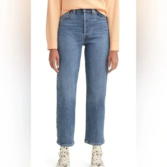 Levi's Denim - The Levi's Women's Ribcage Straight Ankle jean size 26 with paint stain indigo